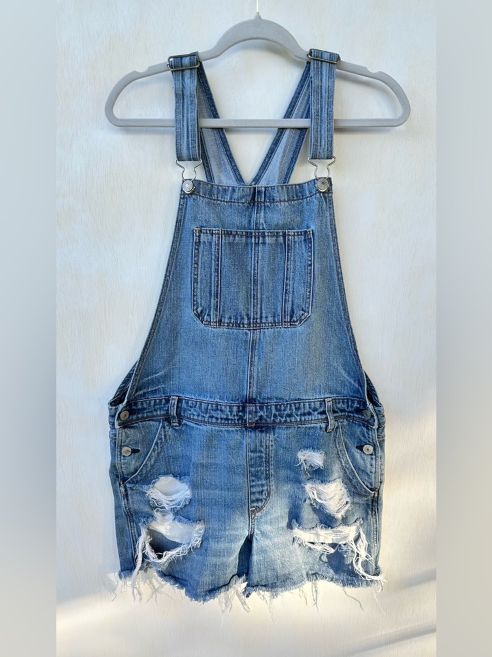 *AMERICAN EAGLE* DISTRESSED DENIM SHORTALLS* SIZE LARGE*